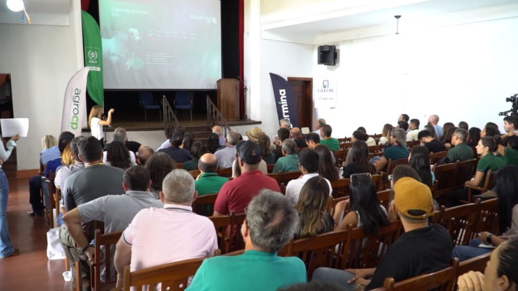 Público durante as palestras no Capim Day. Foto: Giro do Boi