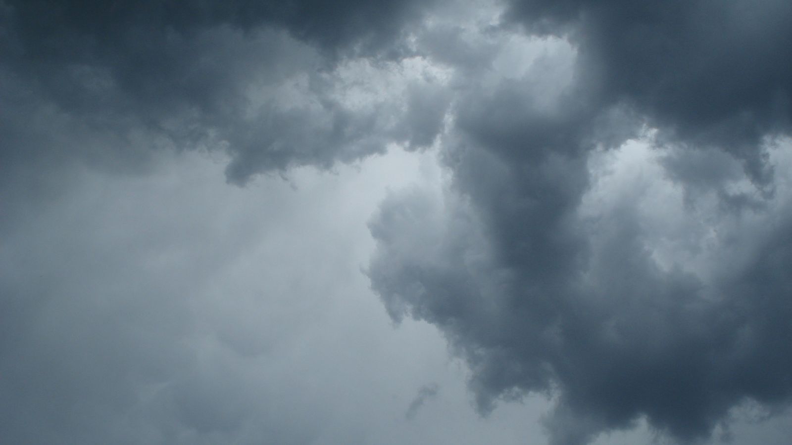 Frente fria provoca temporais no Brasil, enquanto na Bahia o clima é de pouca chuva