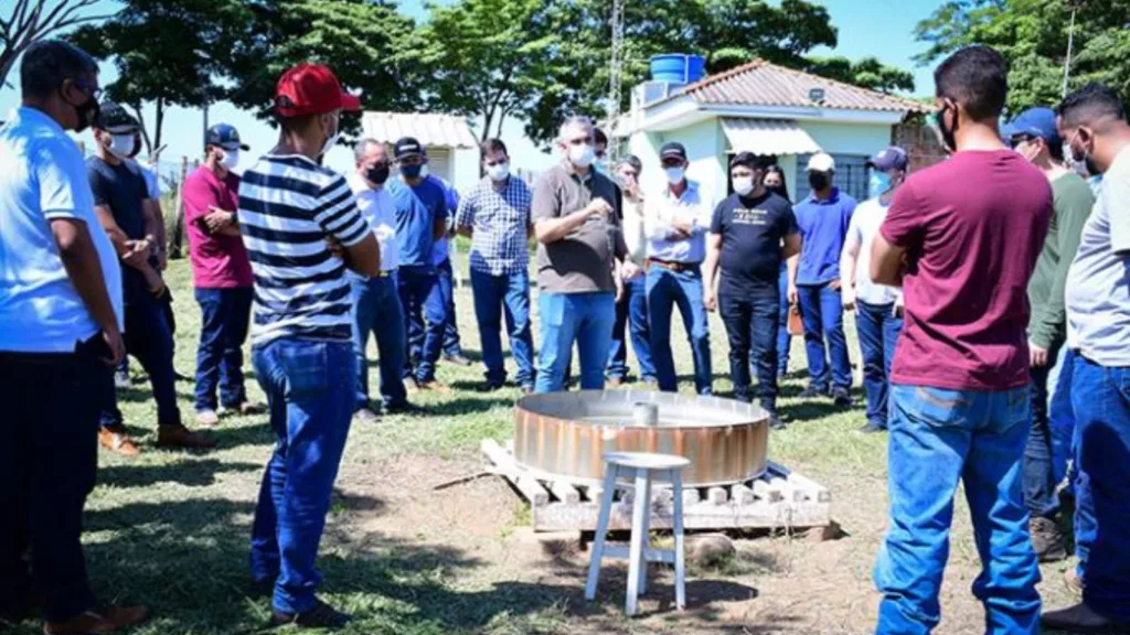 Estudantes em cursos de Agrárias EAD semipresencial realizarando aulas práticas no campus. Foto: João Paulo Barbosa/Unoeste