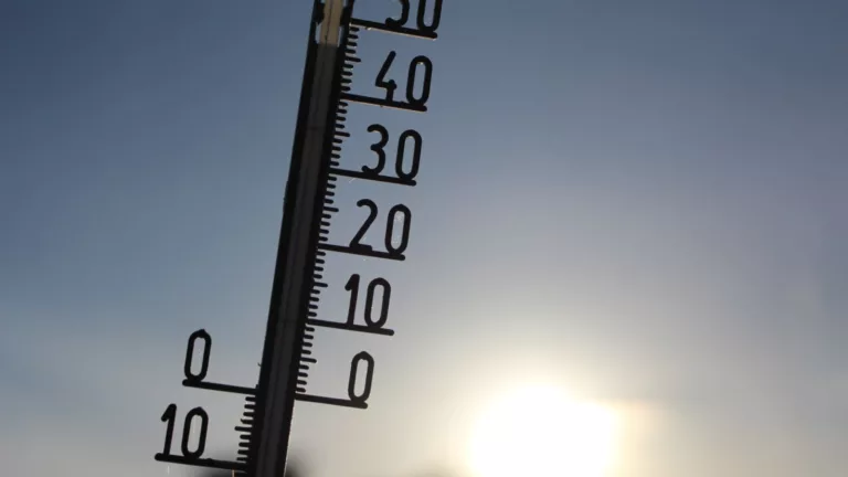 Frente fria dá lugar a temperaturas extremas em agosto. Saiba os detalhes