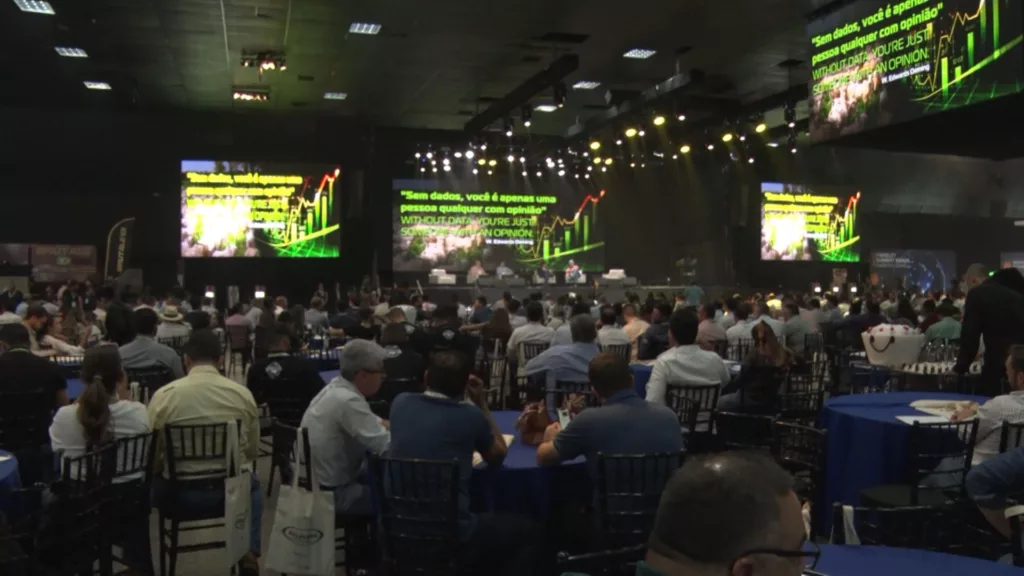 Feedlot Summit: quase 2 mil pecuaristas debatem as estratégias para o alto desempenho no mercado pecuário