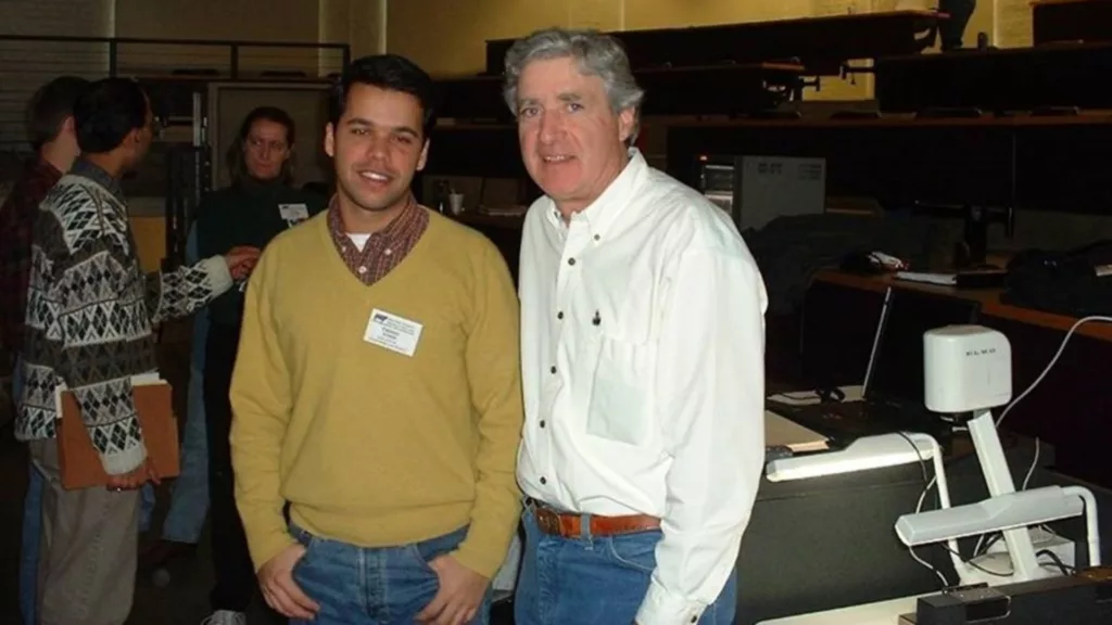 Fabiano Araújo ao lado do Prof. Dr. Doyle Wilson em meados de 2002 durante uma visita na Iowa State University. Foto: Acervo pessoal