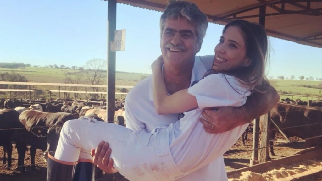 Amália Sechs e seu pai, Antonio Sechis, que estão investindo numa pecuária para produção de carne premium. Foto: Acervo pessoal/Amália Sechis