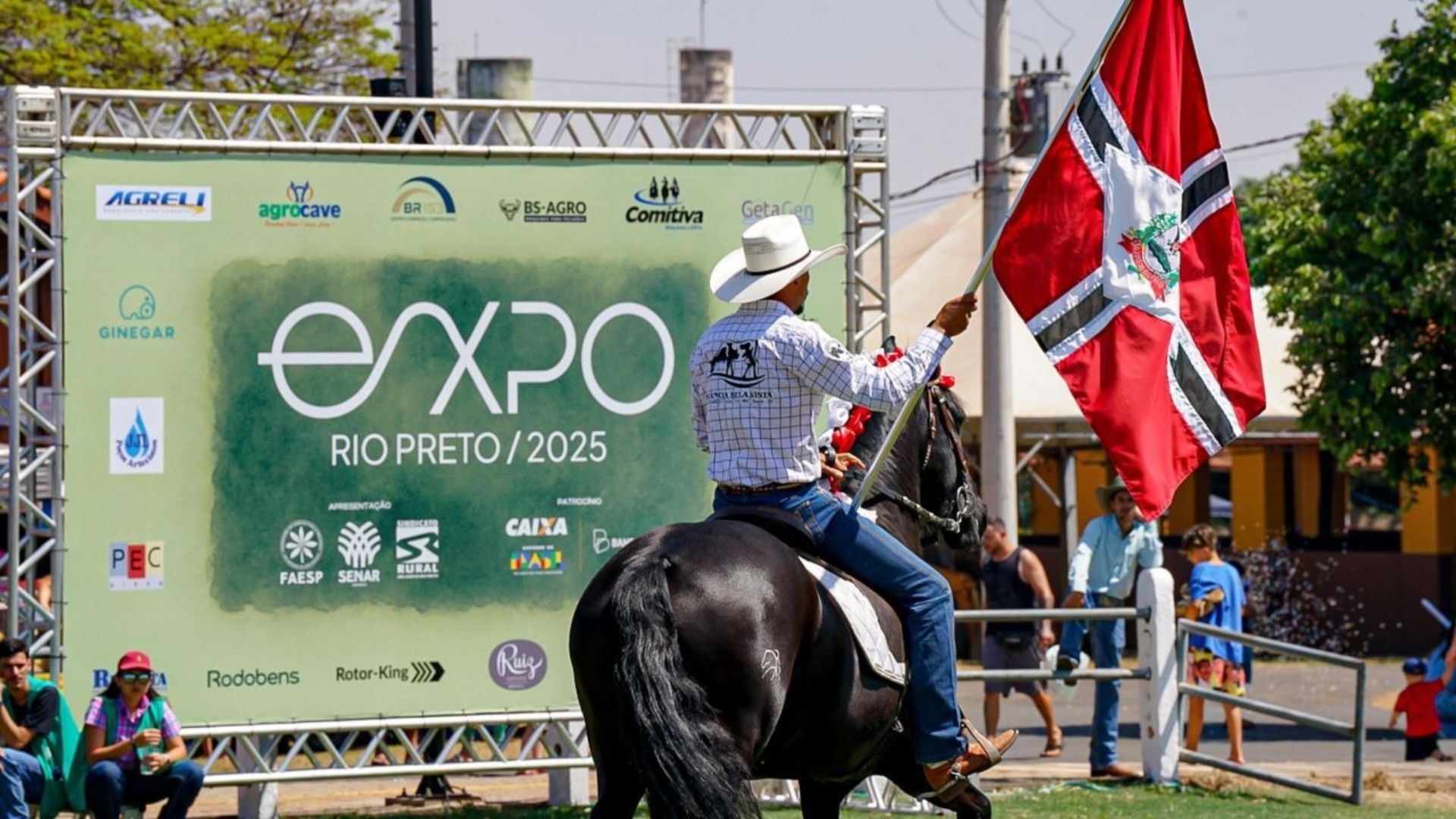 Expo Rio Preto: começou a festa do gado leiteiro com destaque para a raça Sindi