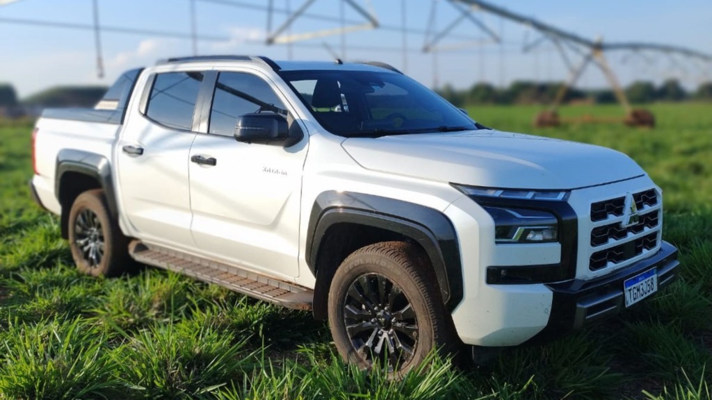 A nova picape Mitsubishi Triton foi eleita a melhor da categoria "Qual Comprar em 2025" pela Auto Esporte (Foto: Divulgação).