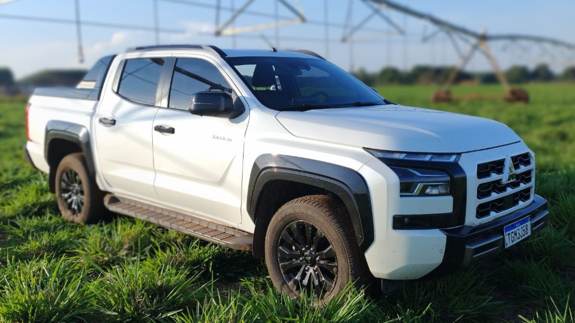 A nova picape Mitsubishi Triton foi eleita a melhor da categoria "Qual Comprar em 2025" pela Auto Esporte (Foto: Divulgação).